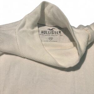 XS Hollister & Aero long sleeve: bundle of 2!
